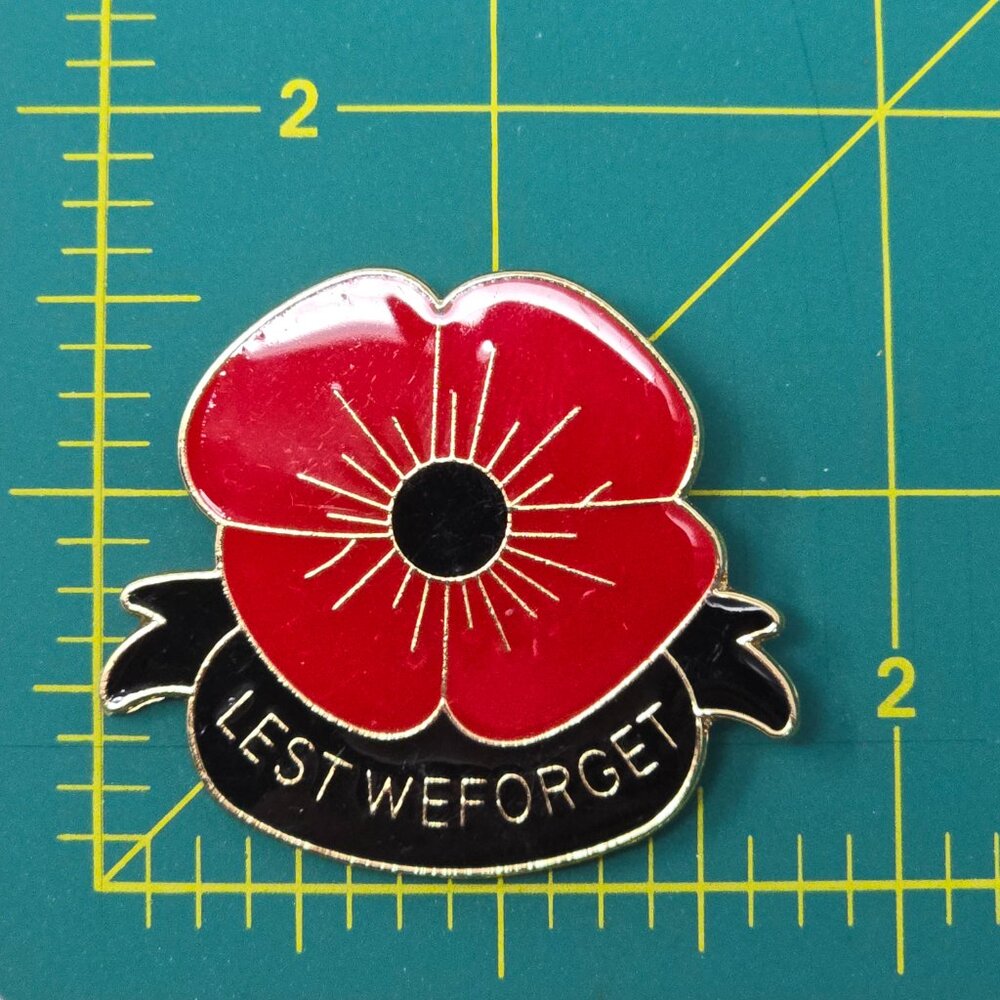 Lest We Forget Red Enamel Poppy Brooch Lapel Pin Gold Tone Floral Remembrance - Picture 6 of 8